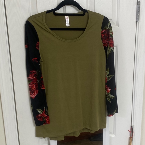 LulaRoe Lynnae long sleeve top (S) - Picture 1 of 6
